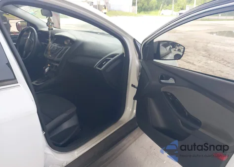 2014 Ford Focus Se z USA, uszkodzony, nr VIN 1FADP3K29EL422020